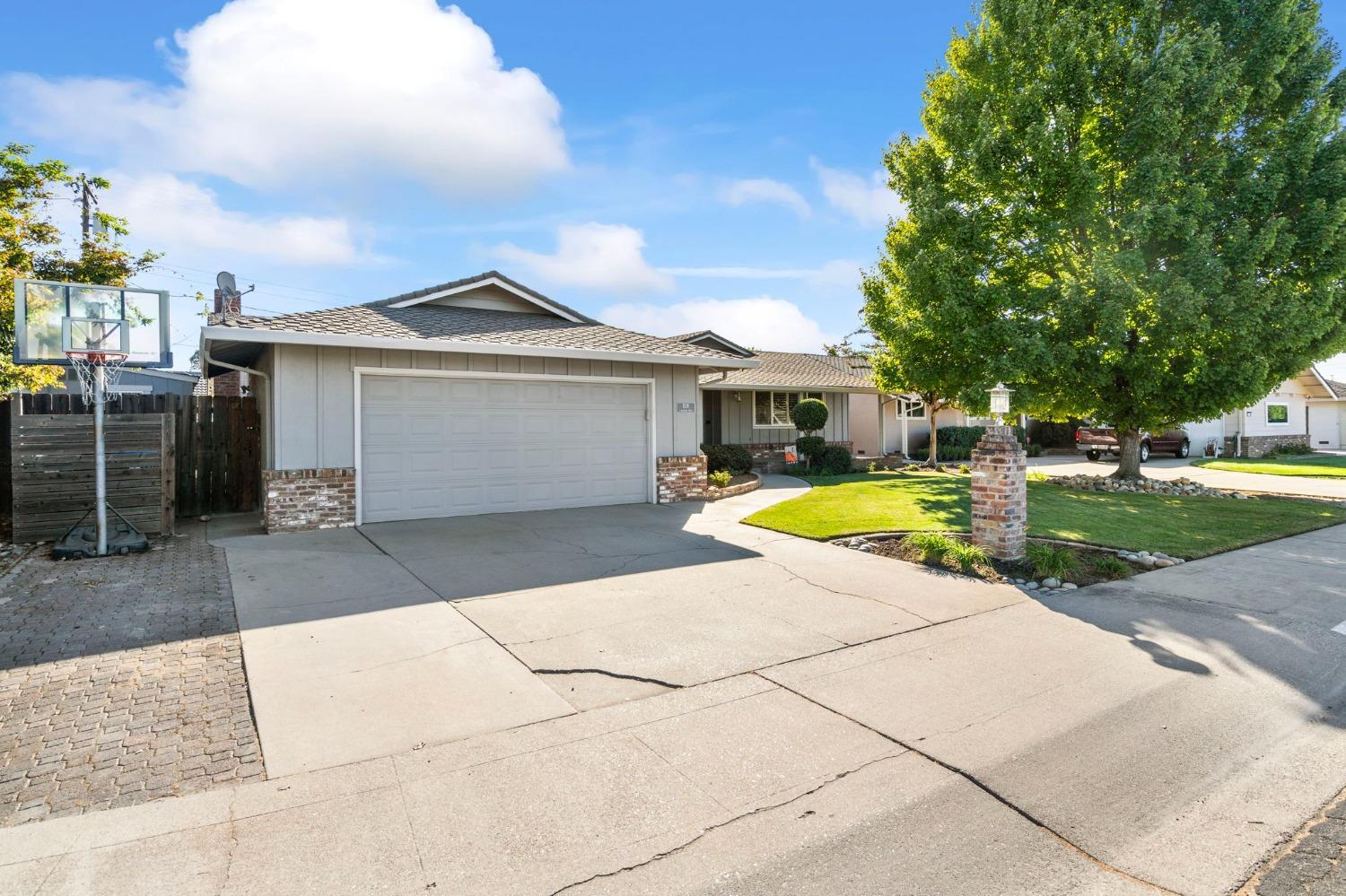 Lakewood Drive, Lodi, California image 2