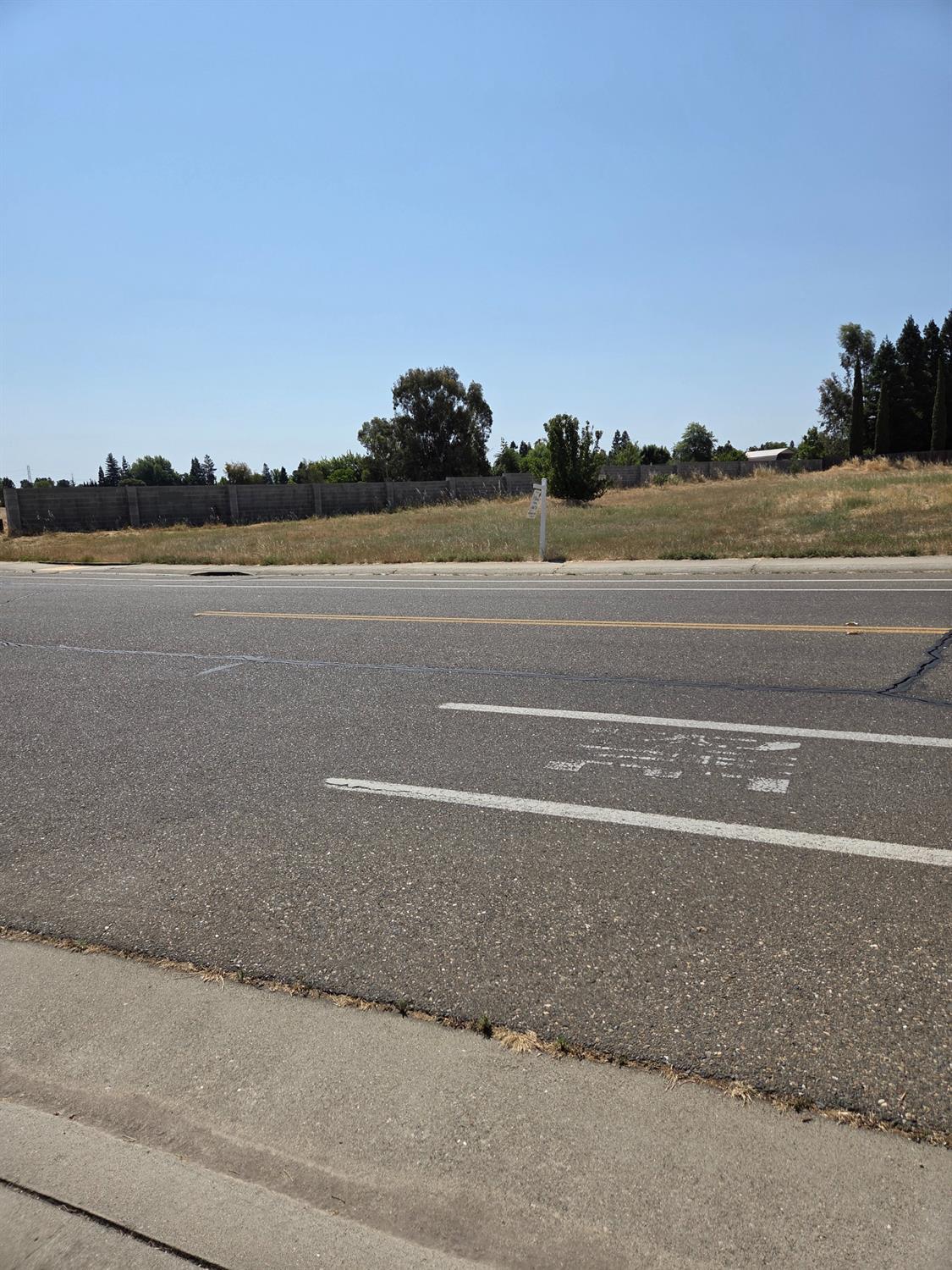 Heritage Hill Drive, Elk Grove, California image 2