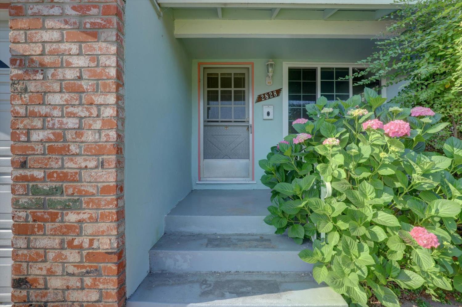 Elvyra Way, Sacramento, California image 2