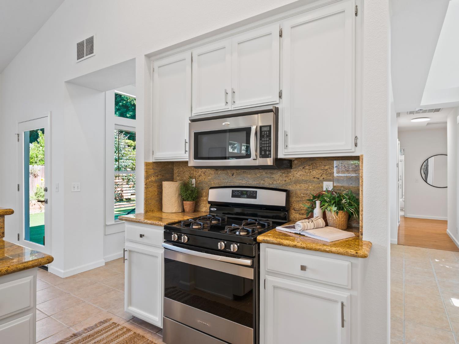 La Paloma Court, Davis, California image 19