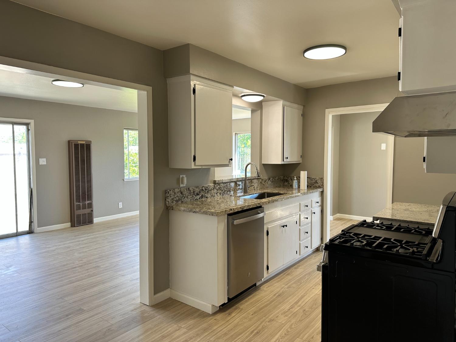 South Parkway, Sacramento, California image 10