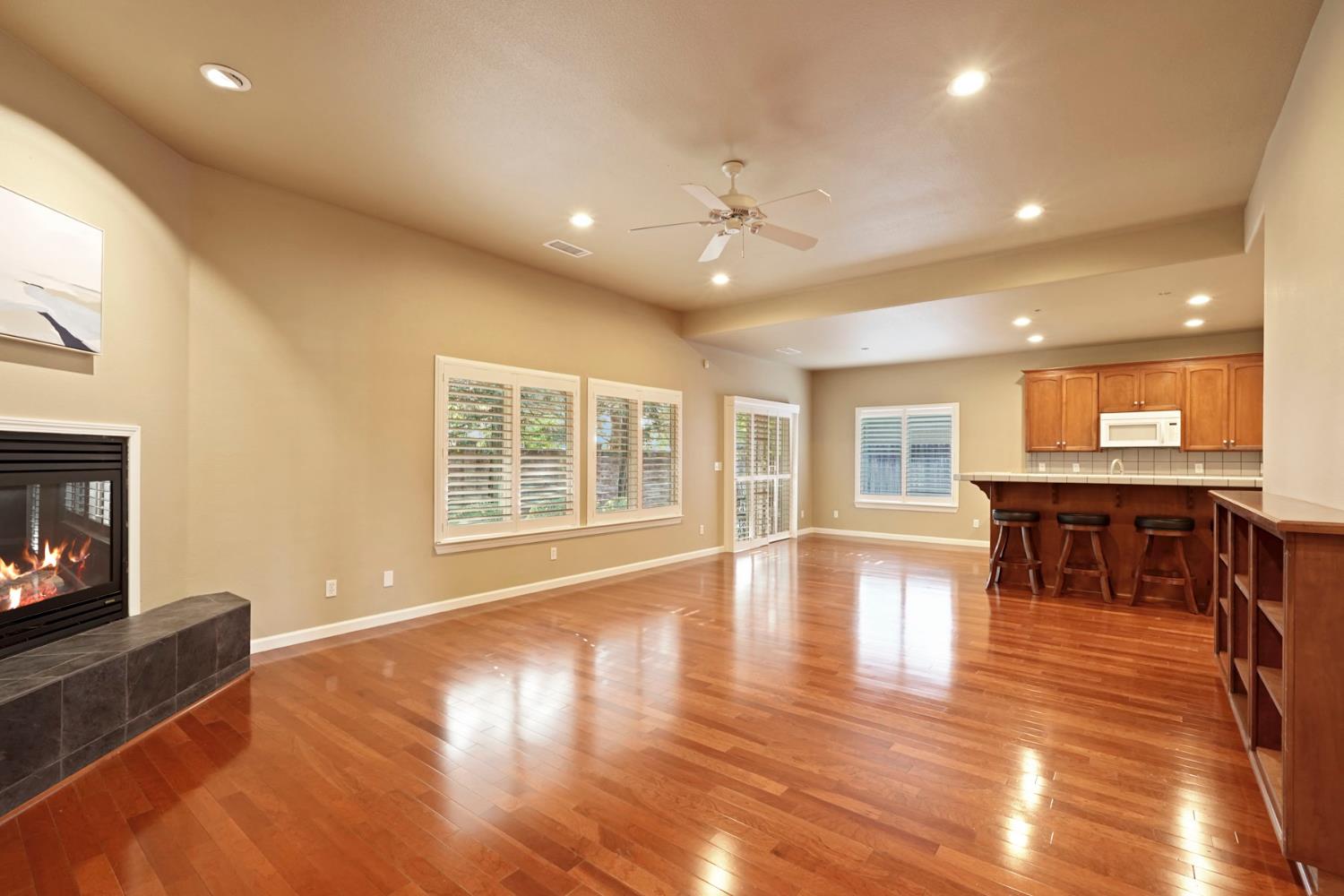 Summerset Court, Lodi, California image 9