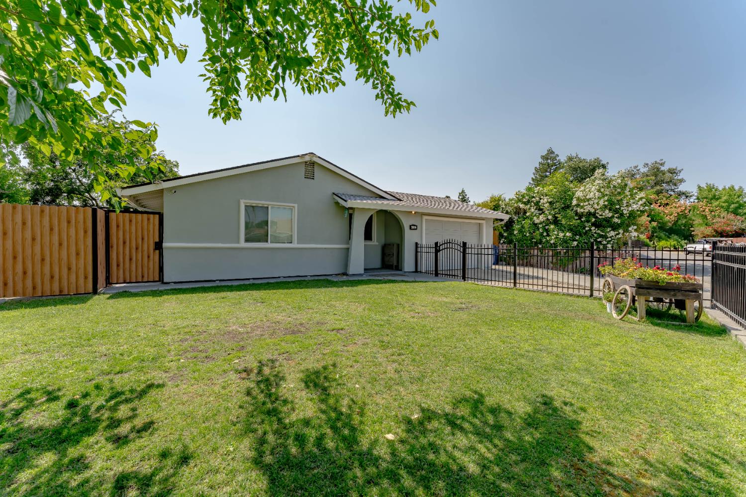 Dutch Haven Boulevard, Elverta, California image 35