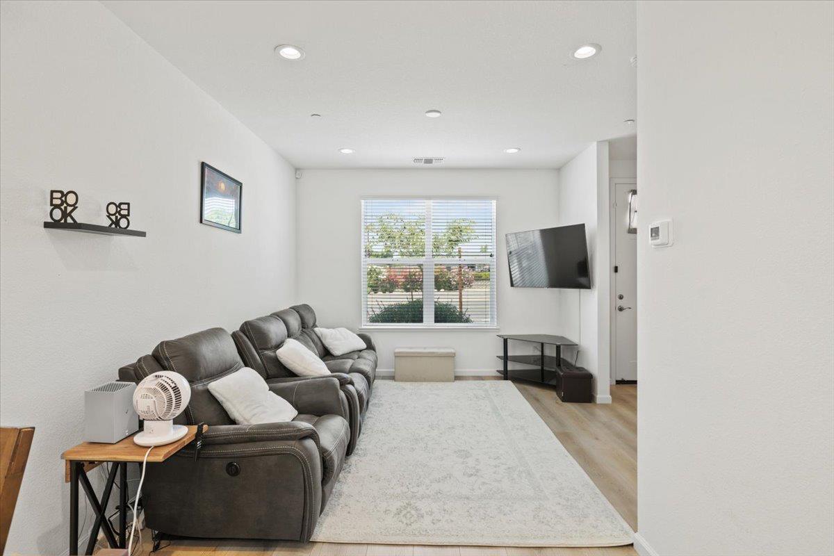 Brinef Drive, Sacramento, California image 9