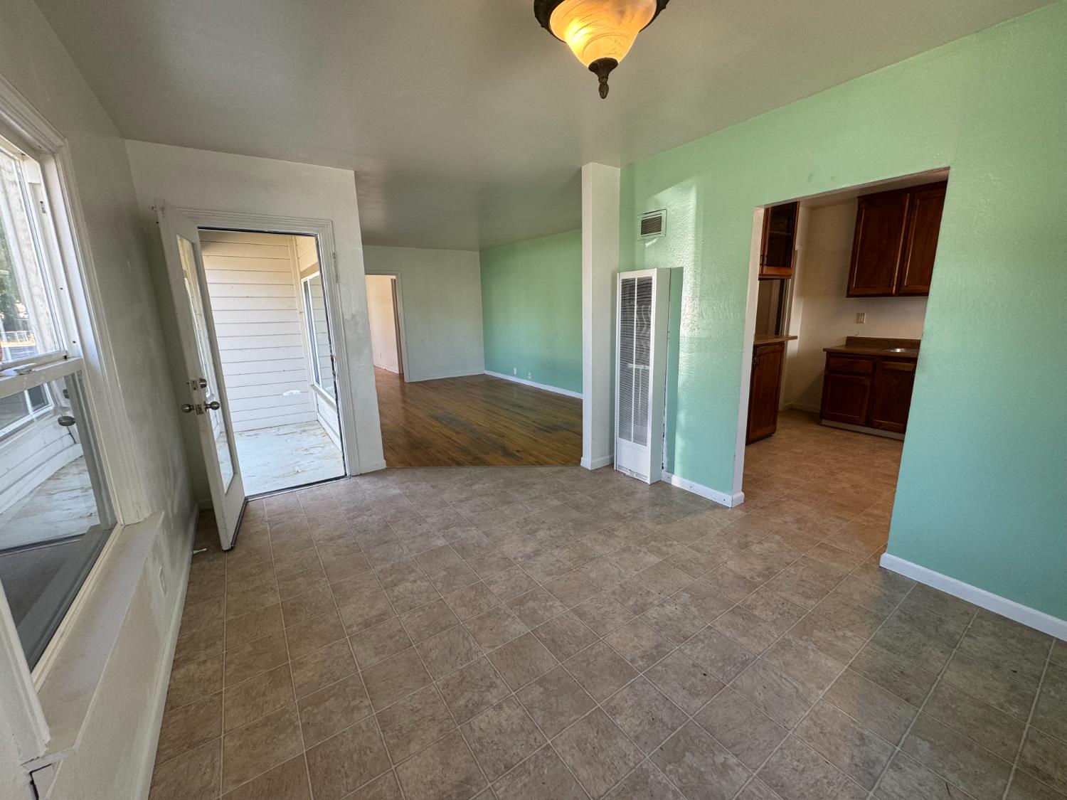 Dorman Avenue, Yuba City, California image 8