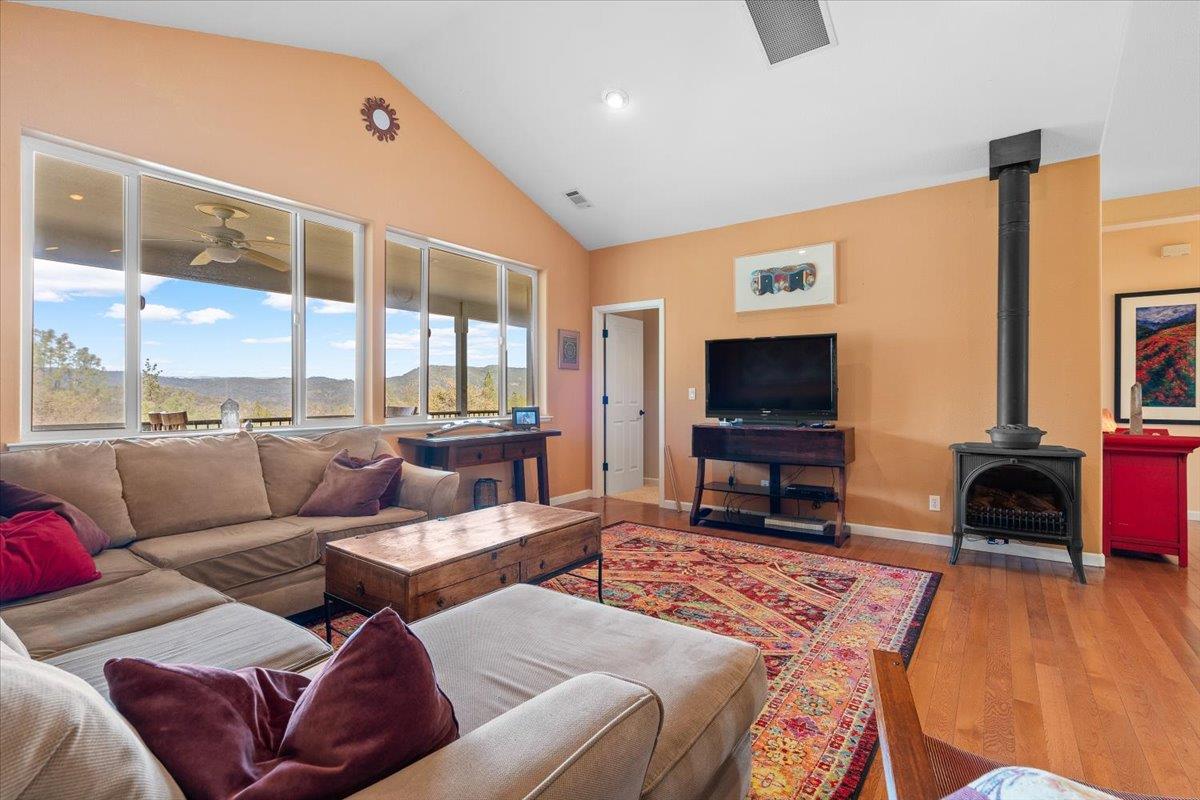 17947 Piper Lane, Penn Valley, California image 6