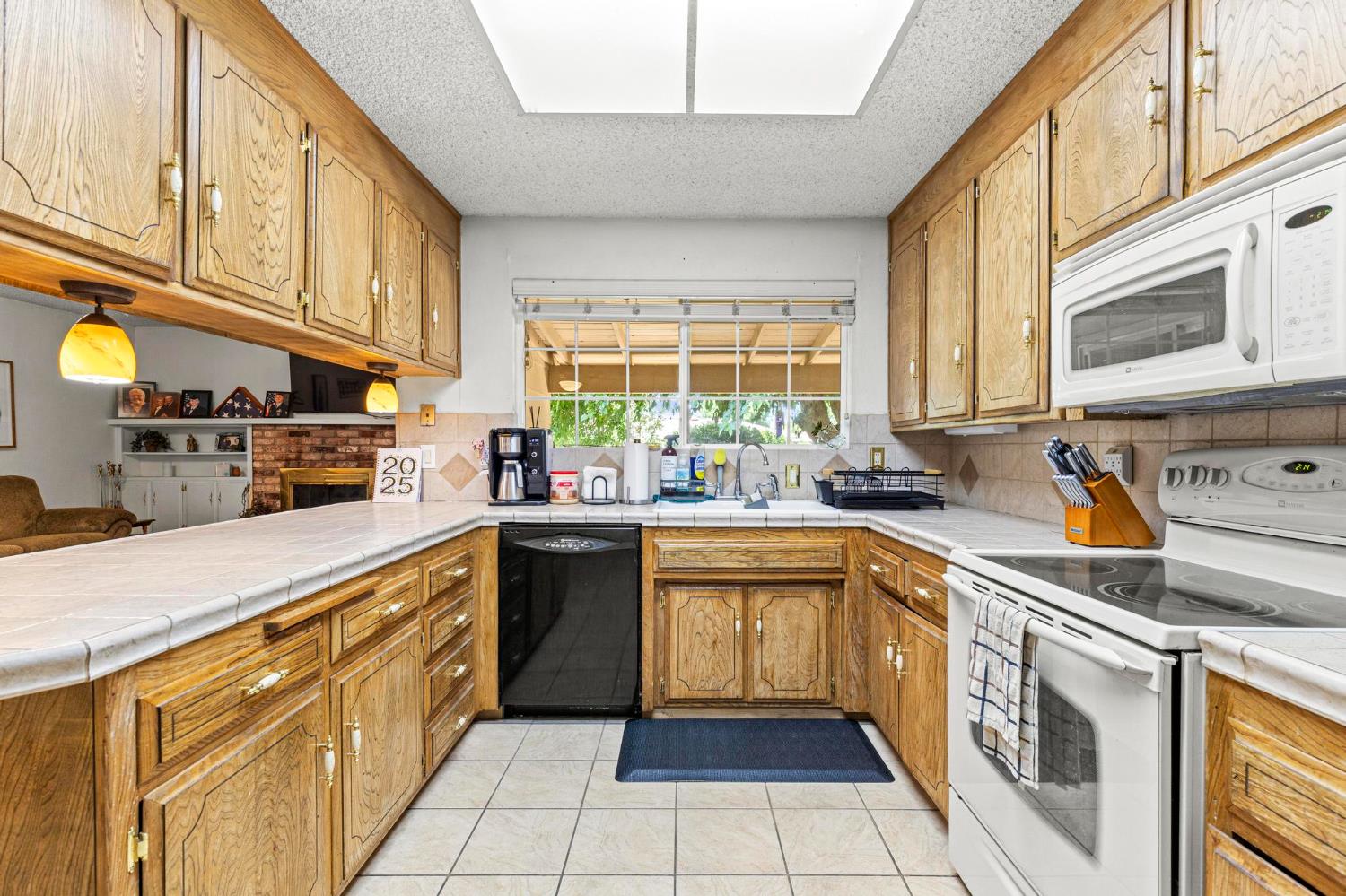 Azalea Way, Yuba City, California image 12
