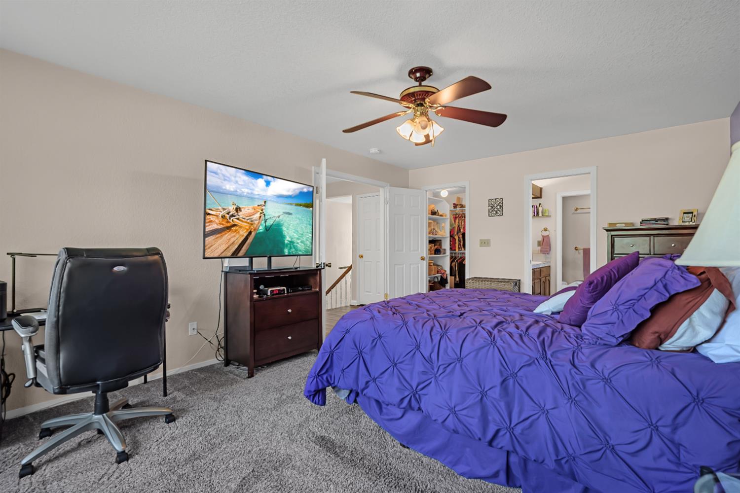 Boston Way, Modesto, California image 33