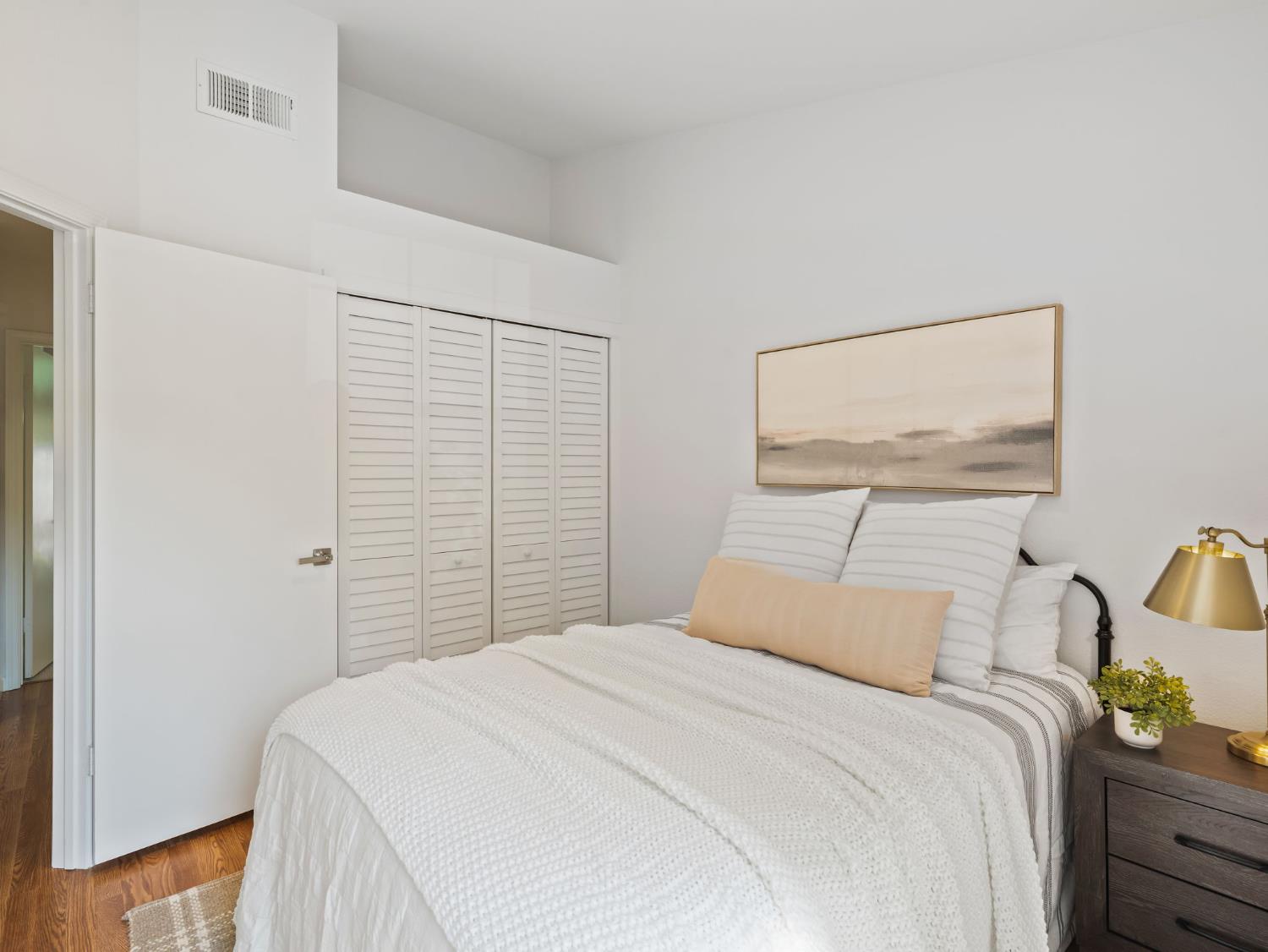 La Paloma Court, Davis, California image 33