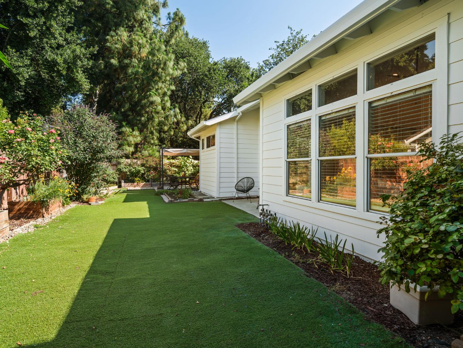 La Paloma Court, Davis, California image 37