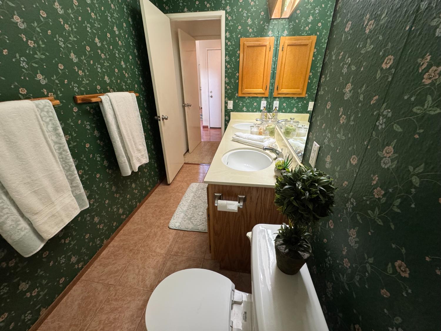 Oak Stream Court, Carmichael, California image 24