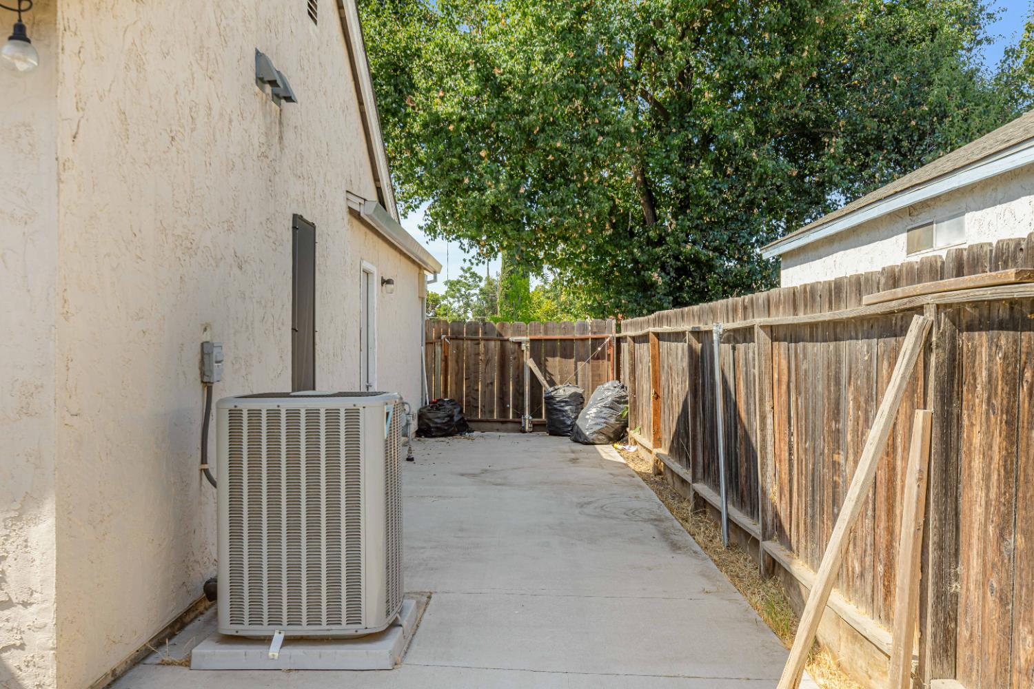 Laurel Avenue, Modesto, California image 22