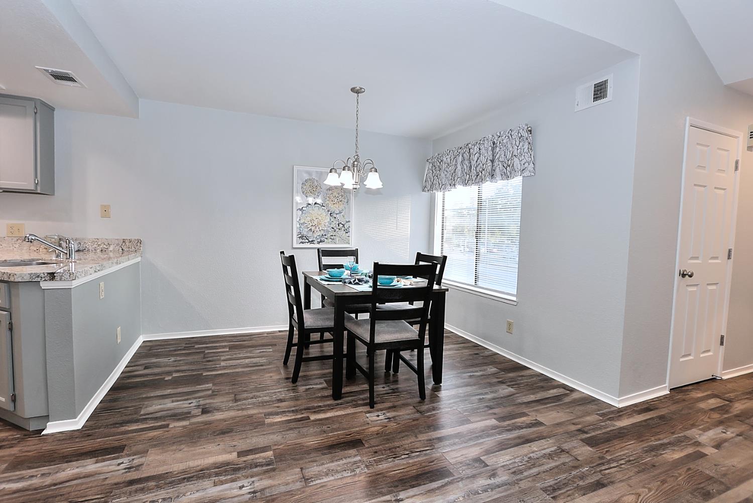 Photo #8: 225072718 Listing: Photo #8