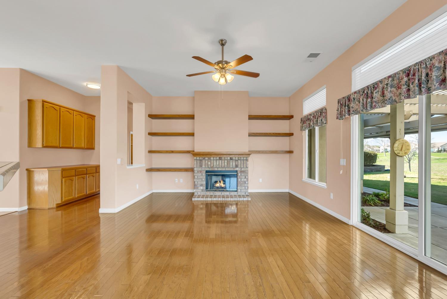 Honeygold Lane, Brentwood, California image 7