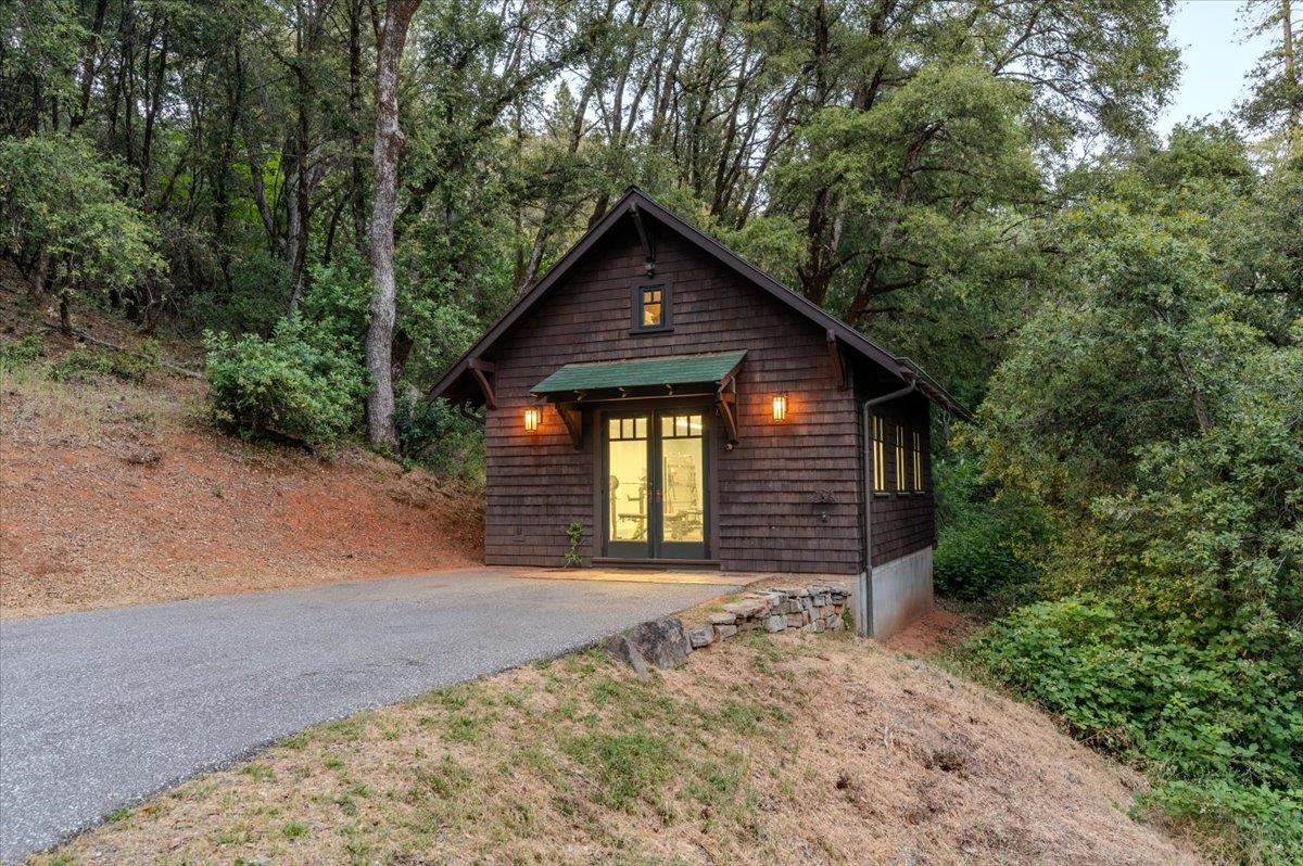 Georgia Way, Grass Valley, California image 32