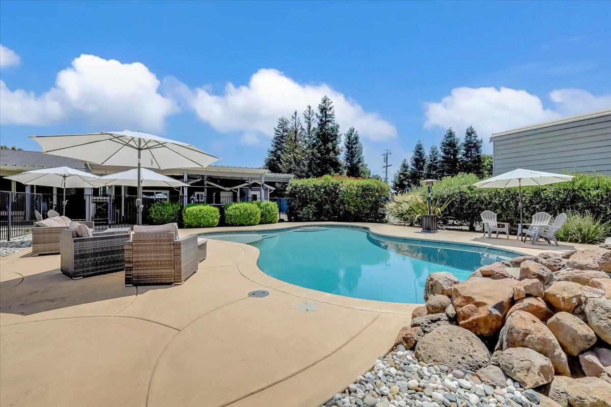 W Dobros Terrace, West Sacramento, California image 3