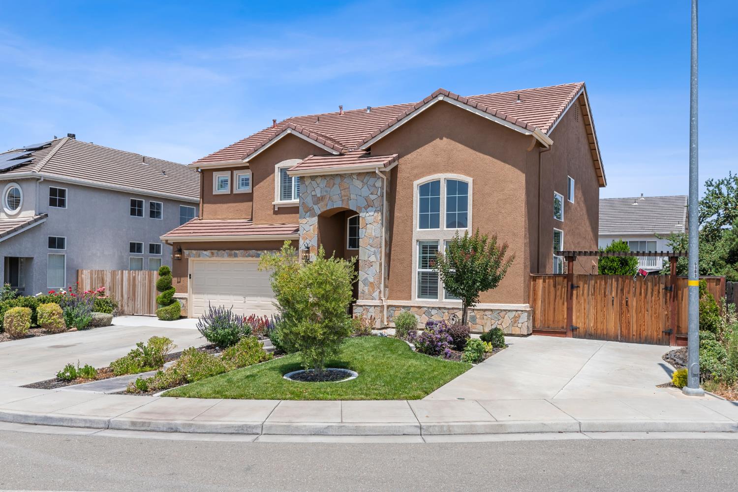 Autumn Creek Court, Tracy, California image 2