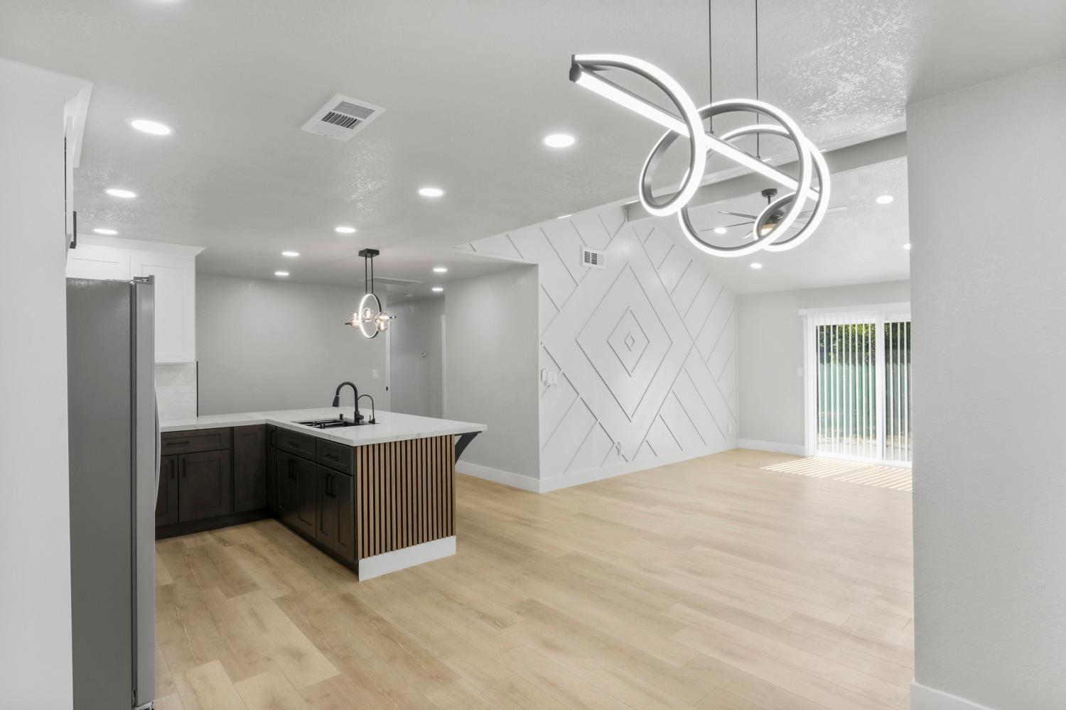 Detail Gallery Image 16 of 42 For 1752 Crestwood Cir, Stockton,  CA 95210 - 4 Beds | 2 Baths
