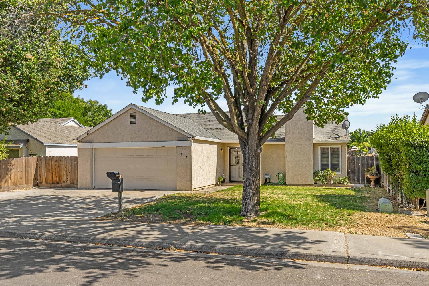 Laurel Avenue, Modesto, California image 3