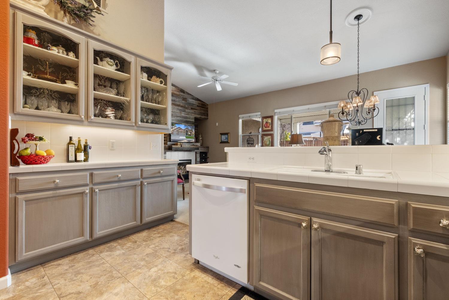 Hyde Park Lane, Manteca, California image 15