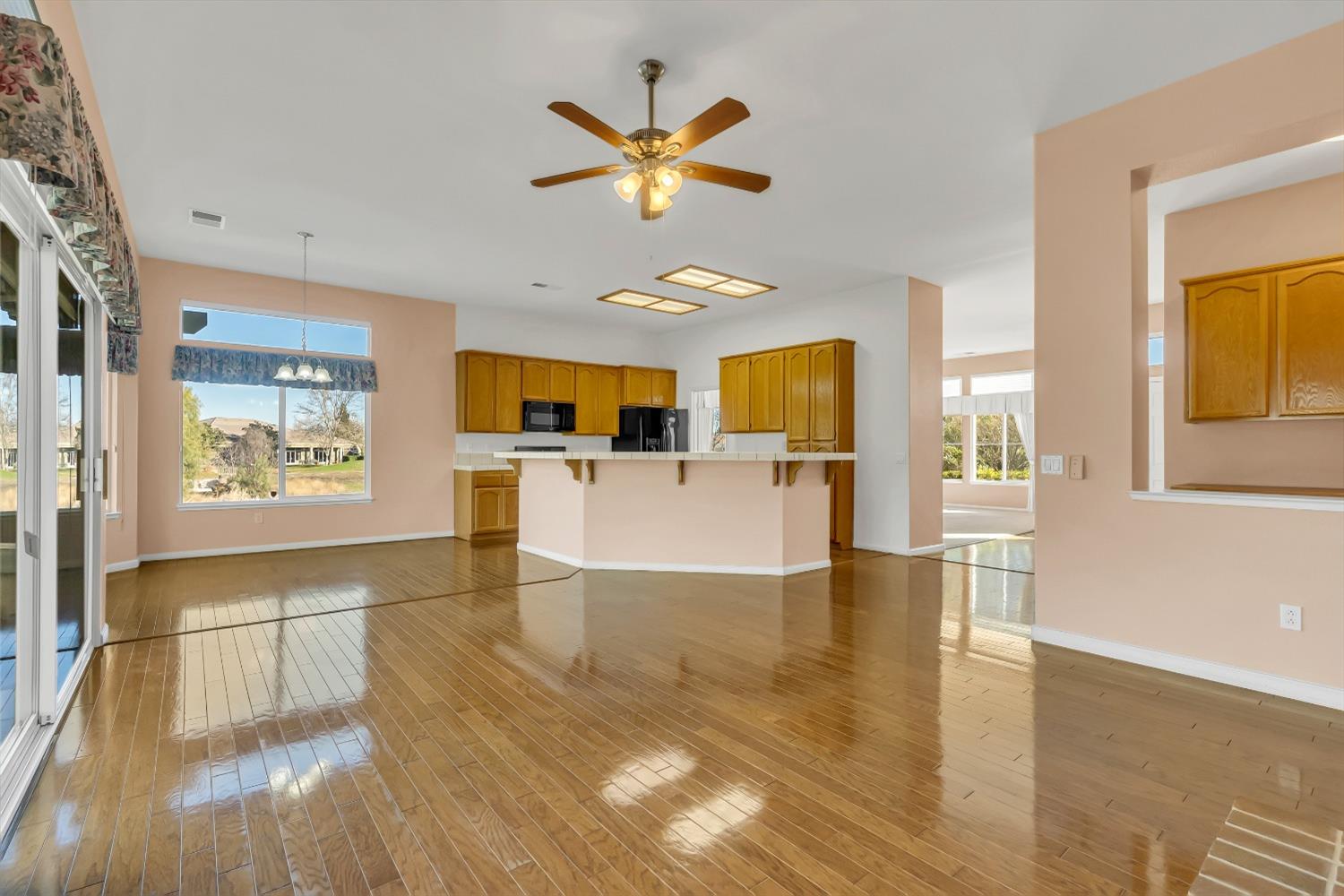 Honeygold Lane, Brentwood, California image 6