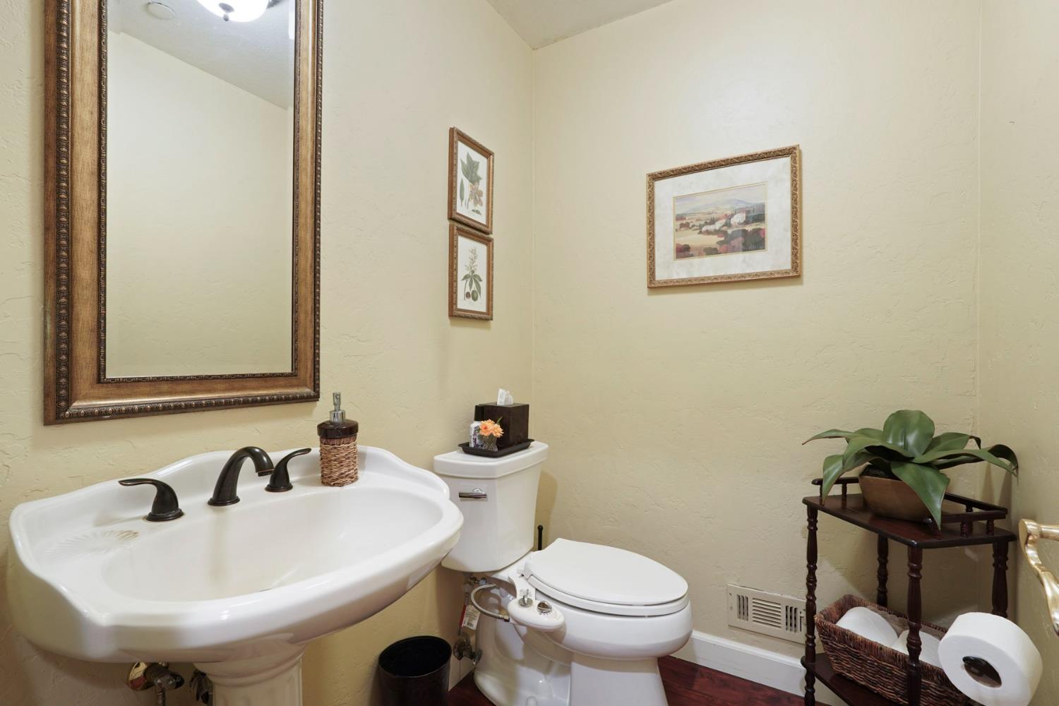 Detail Gallery Image 19 of 74 For 24646 Meadow Creek Ct, Acampo,  CA 95220 - 4 Beds | 4/1 Baths