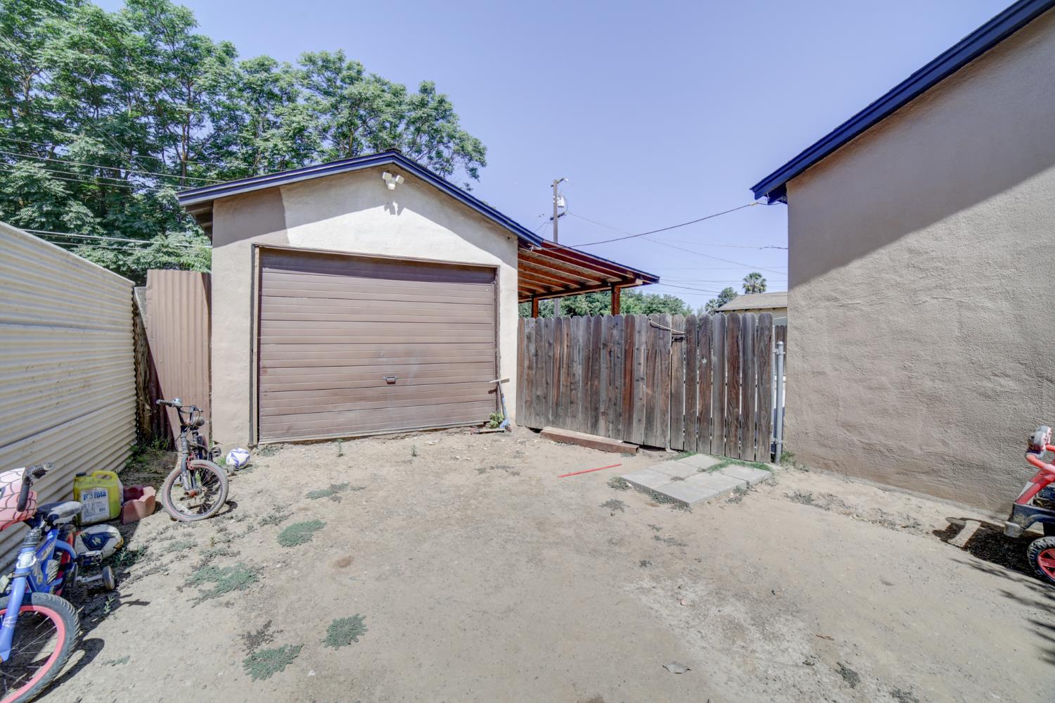 N Lake Street, Madera, California image 27