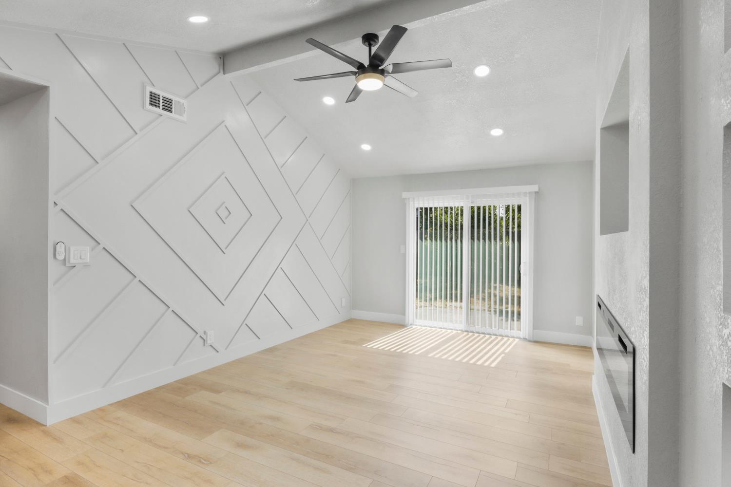 Detail Gallery Image 19 of 42 For 1752 Crestwood Cir, Stockton,  CA 95210 - 4 Beds | 2 Baths