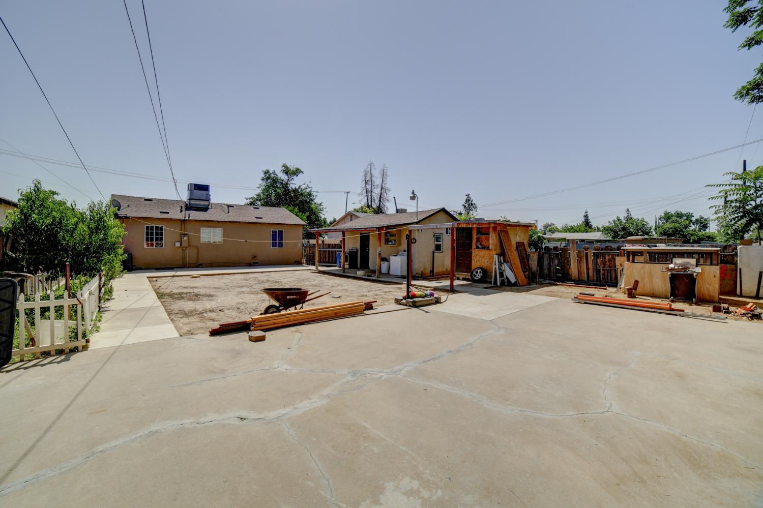 N Lake Street, Madera, California image 23