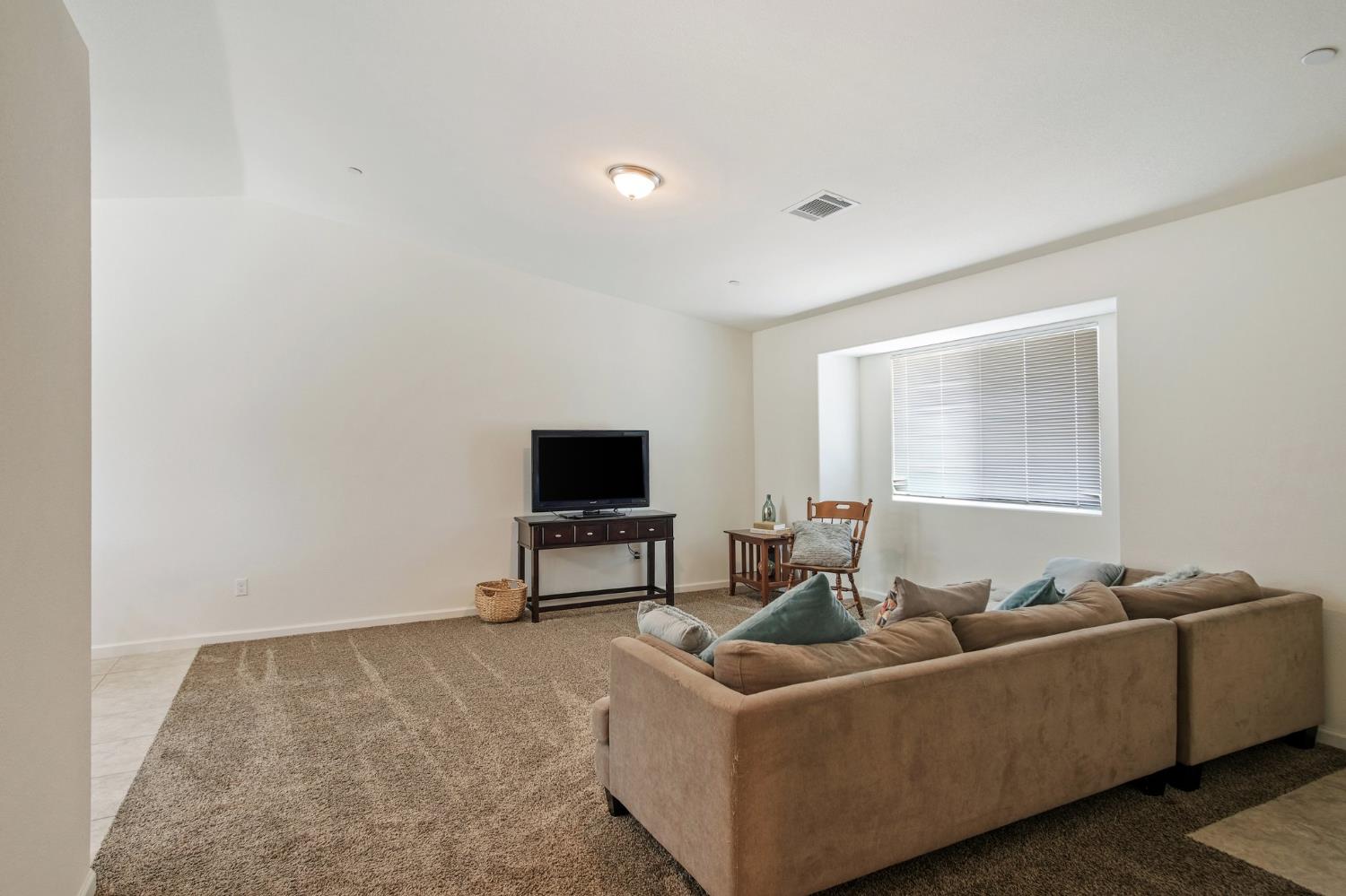 W Petrel Court, Winton, California image 7