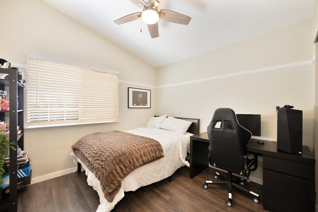 Rowlands Court, Folsom, California image 31