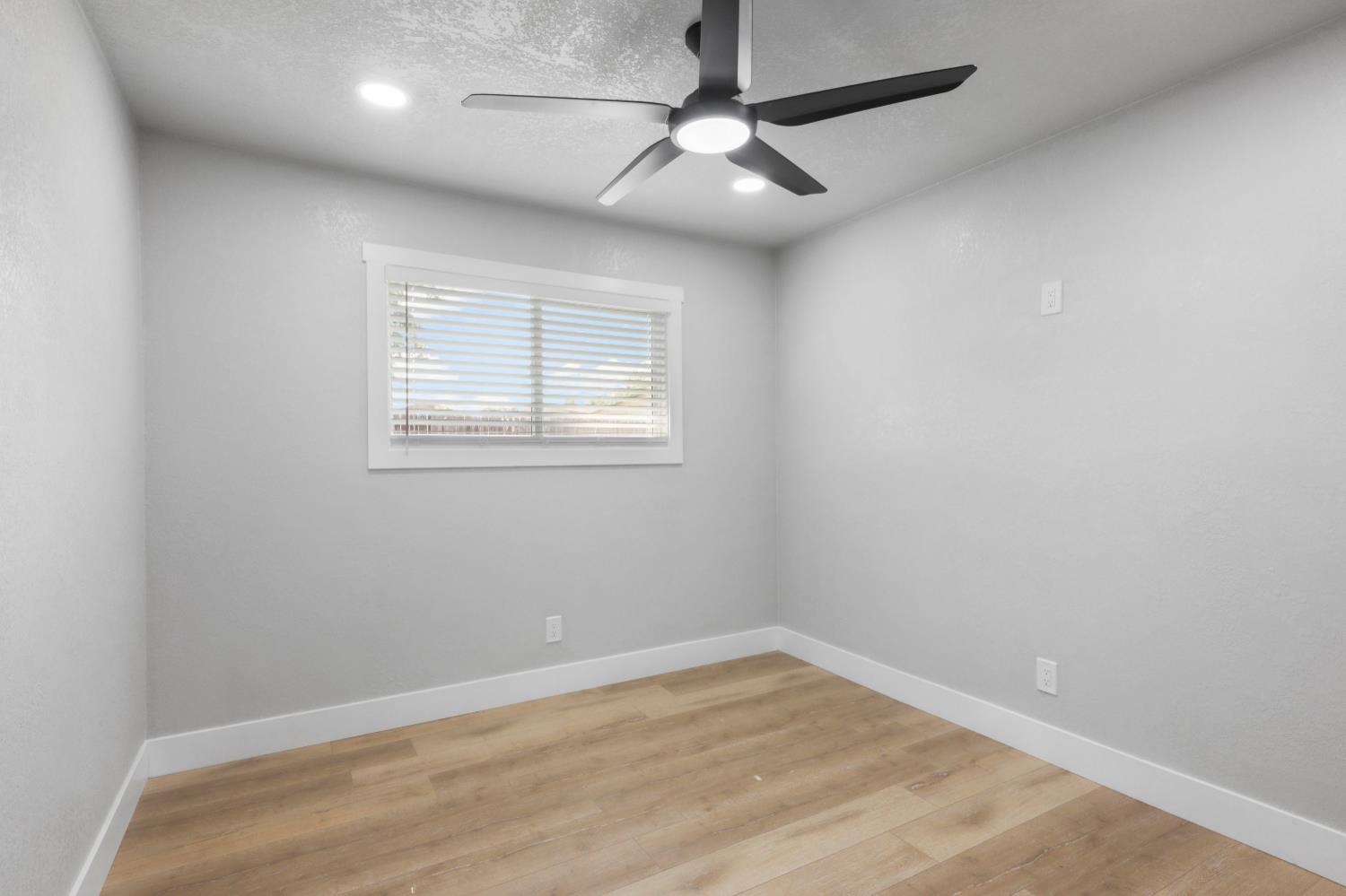 Detail Gallery Image 26 of 42 For 1752 Crestwood Cir, Stockton,  CA 95210 - 4 Beds | 2 Baths