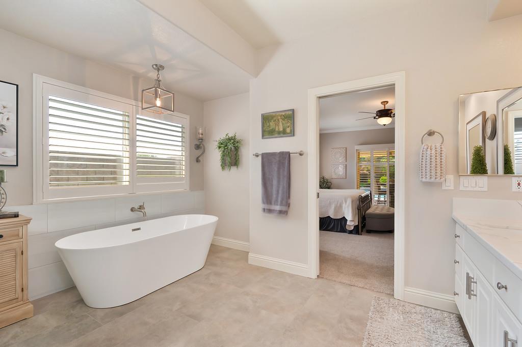 Vienna Drive, Lodi, California image 30
