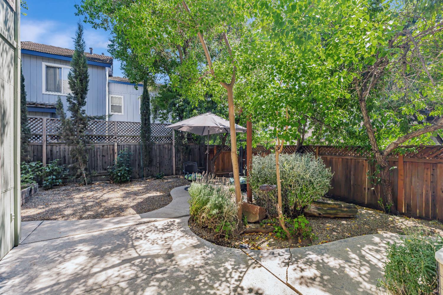 Dimensions Lane, Elk Grove, California image 32