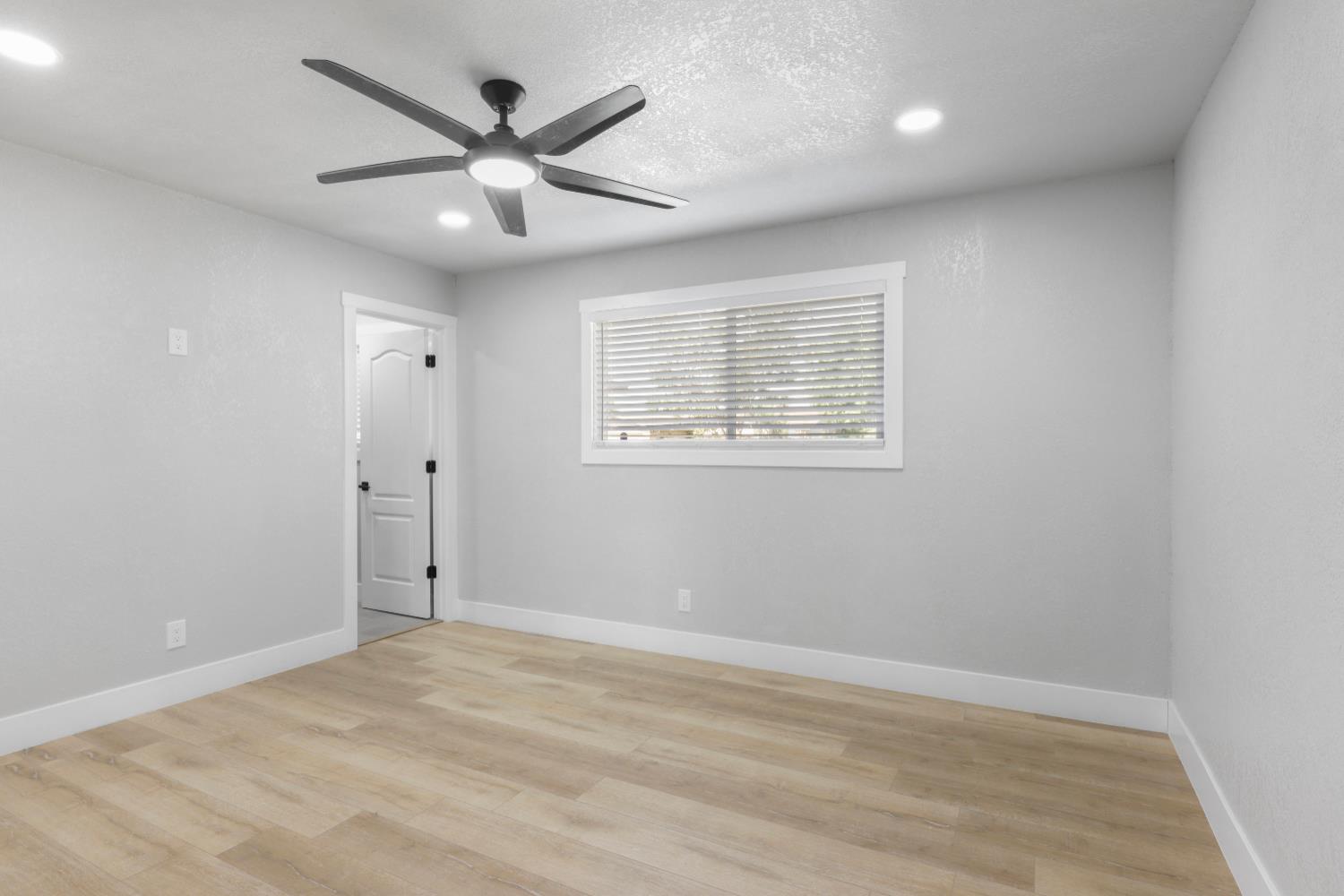 Detail Gallery Image 33 of 42 For 1752 Crestwood Cir, Stockton,  CA 95210 - 4 Beds | 2 Baths