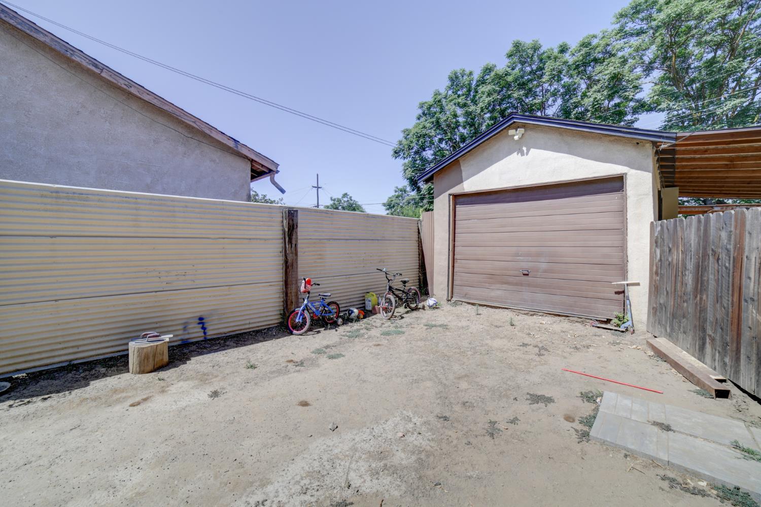 N Lake Street, Madera, California image 28
