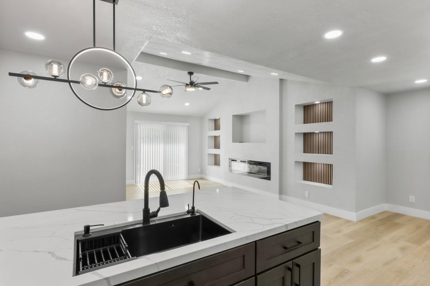 Detail Gallery Image 13 of 42 For 1752 Crestwood Cir, Stockton,  CA 95210 - 4 Beds | 2 Baths