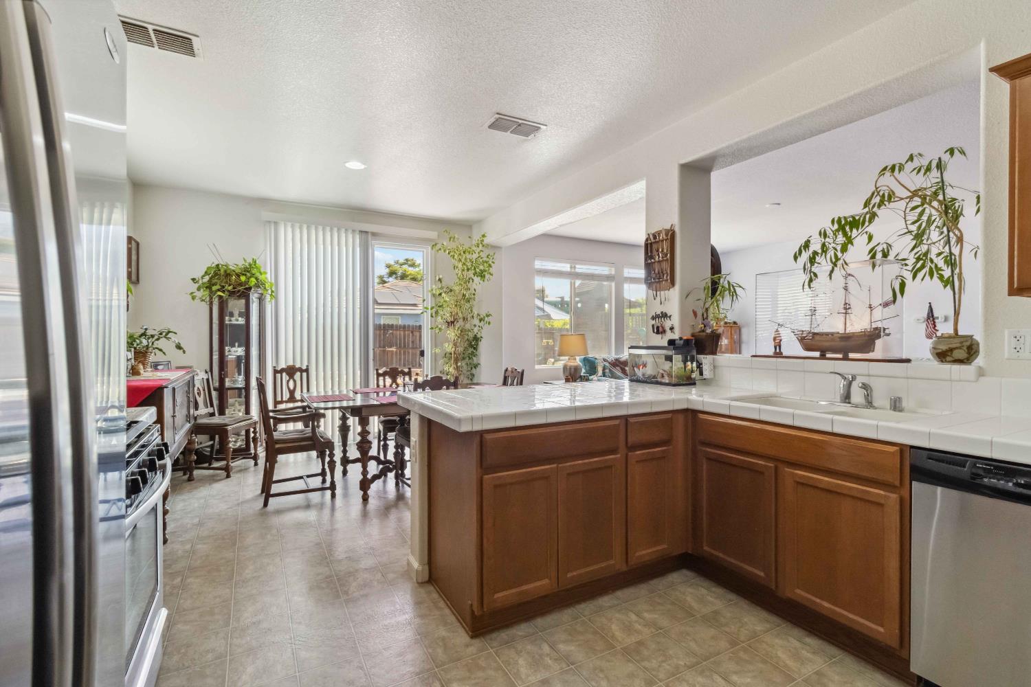 Minories Drive, Olivehurst, California image 16