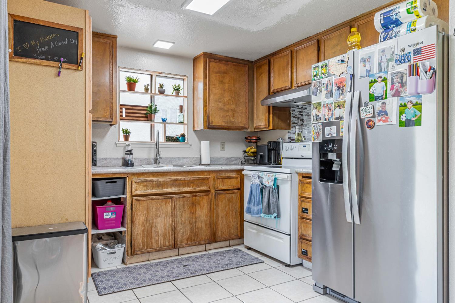 Laurel Avenue, Modesto, California image 9
