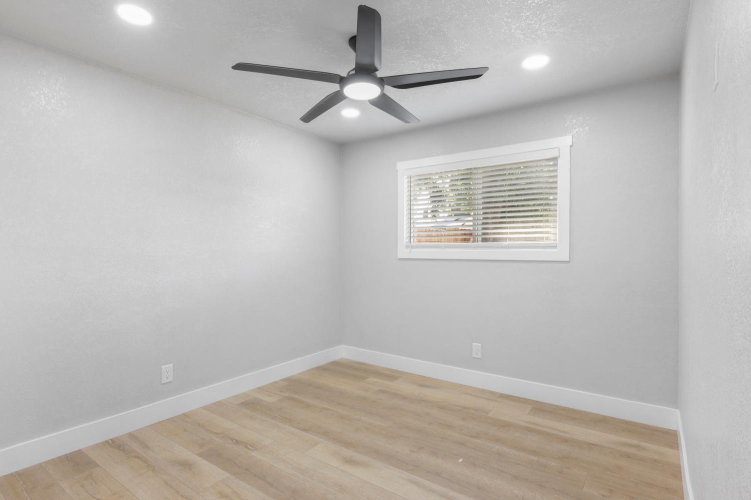 Detail Gallery Image 28 of 42 For 1752 Crestwood Cir, Stockton,  CA 95210 - 4 Beds | 2 Baths