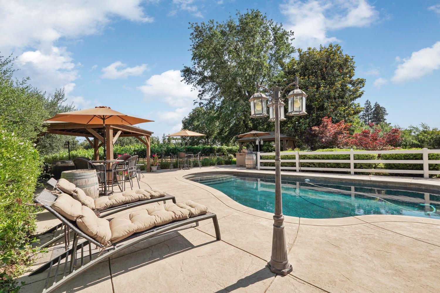 Detail Gallery Image 50 of 74 For 24646 Meadow Creek Ct, Acampo,  CA 95220 - 4 Beds | 4/1 Baths