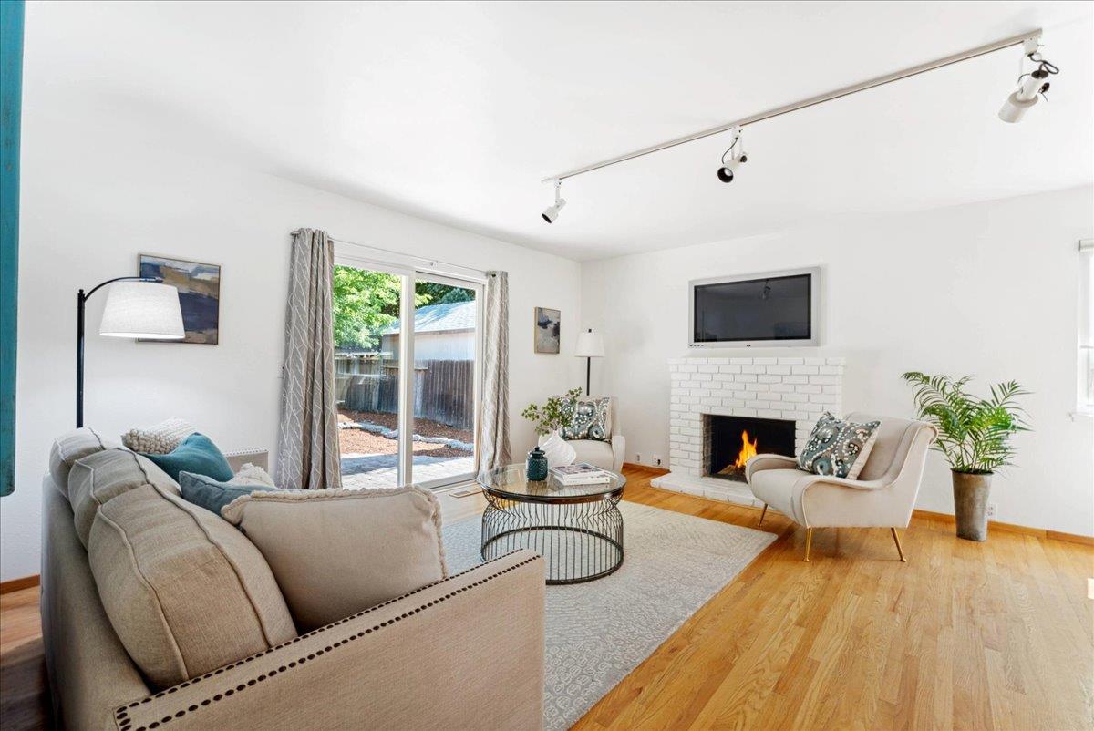 Villanova Drive, Davis, California image 9
