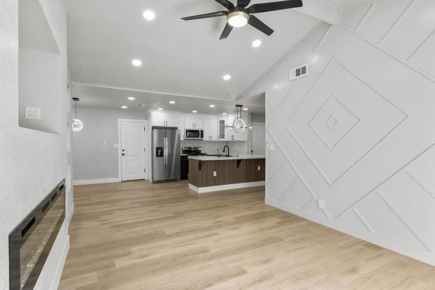 Detail Gallery Image 17 of 42 For 1752 Crestwood Cir, Stockton,  CA 95210 - 4 Beds | 2 Baths