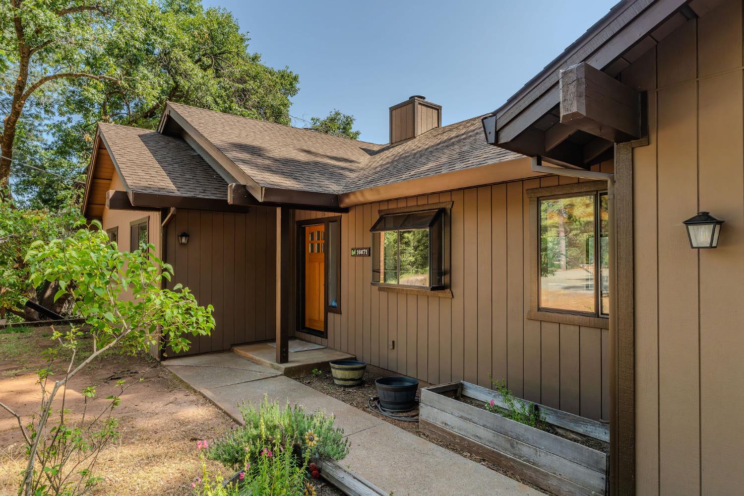 Delores Court, Pioneer, California image 1