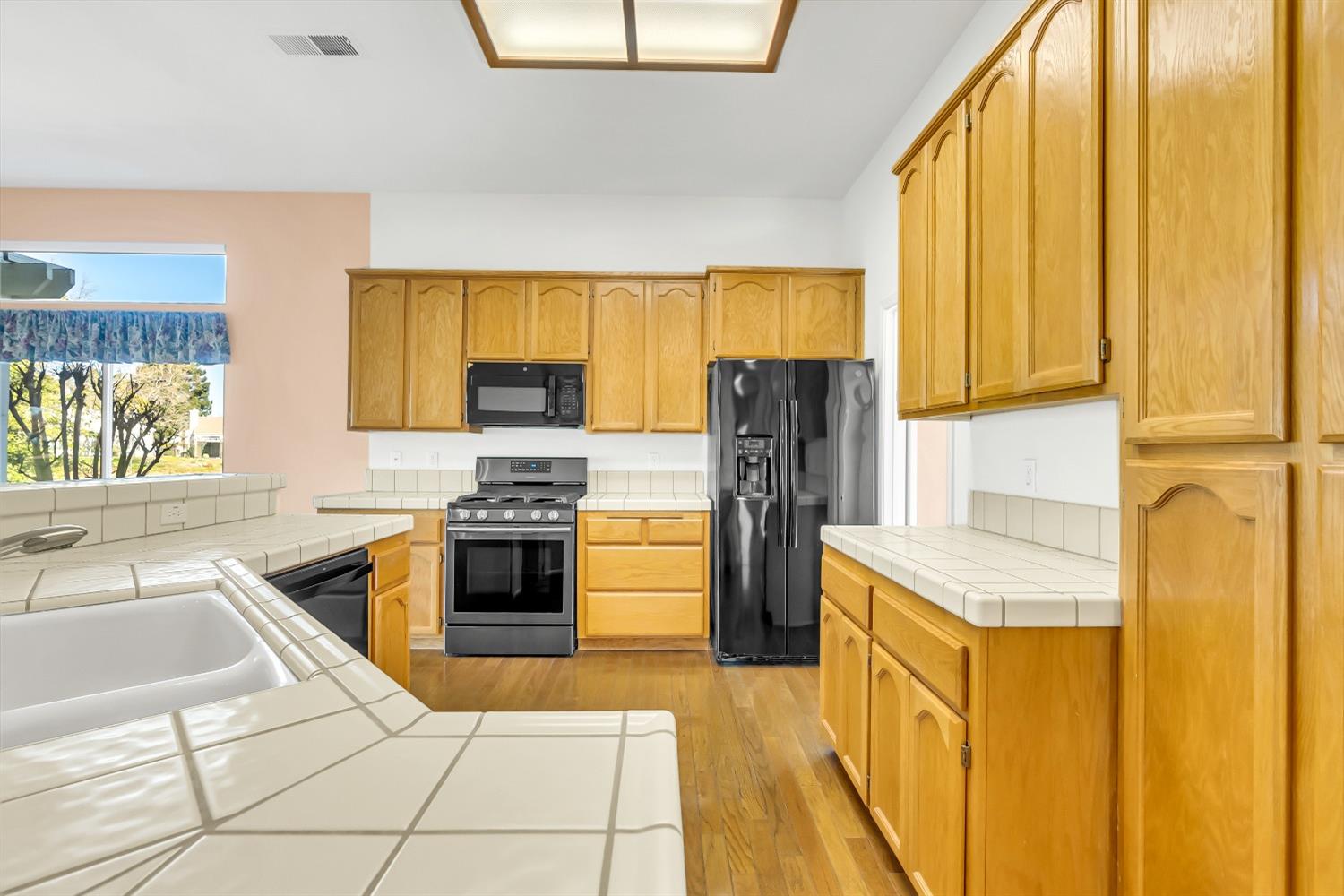Honeygold Lane, Brentwood, California image 5