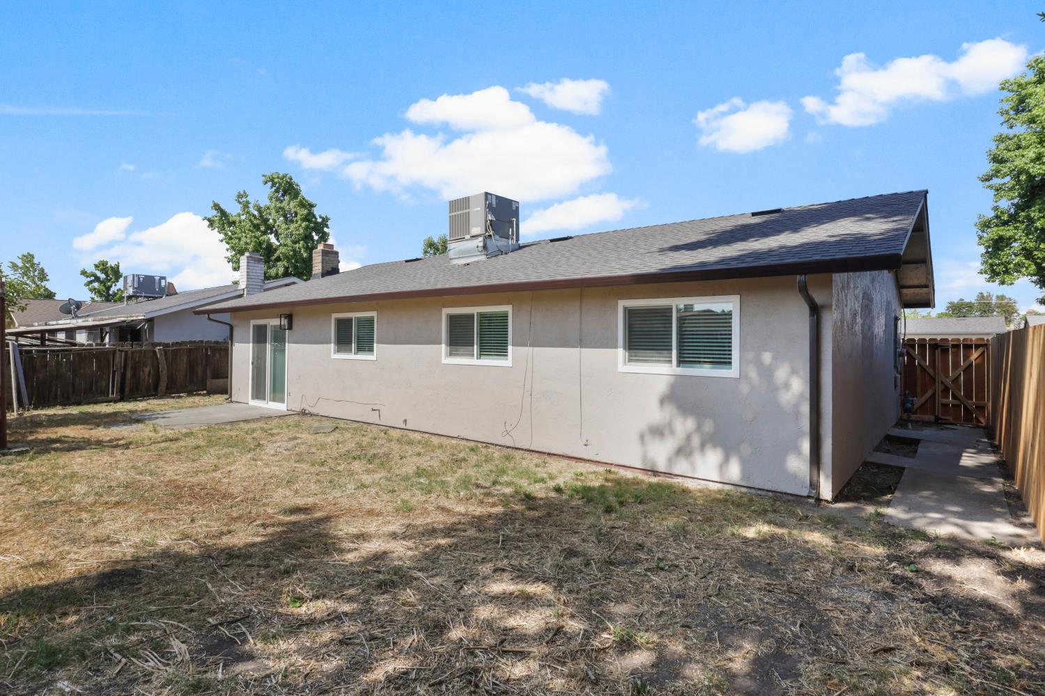 Detail Gallery Image 41 of 42 For 1752 Crestwood Cir, Stockton,  CA 95210 - 4 Beds | 2 Baths