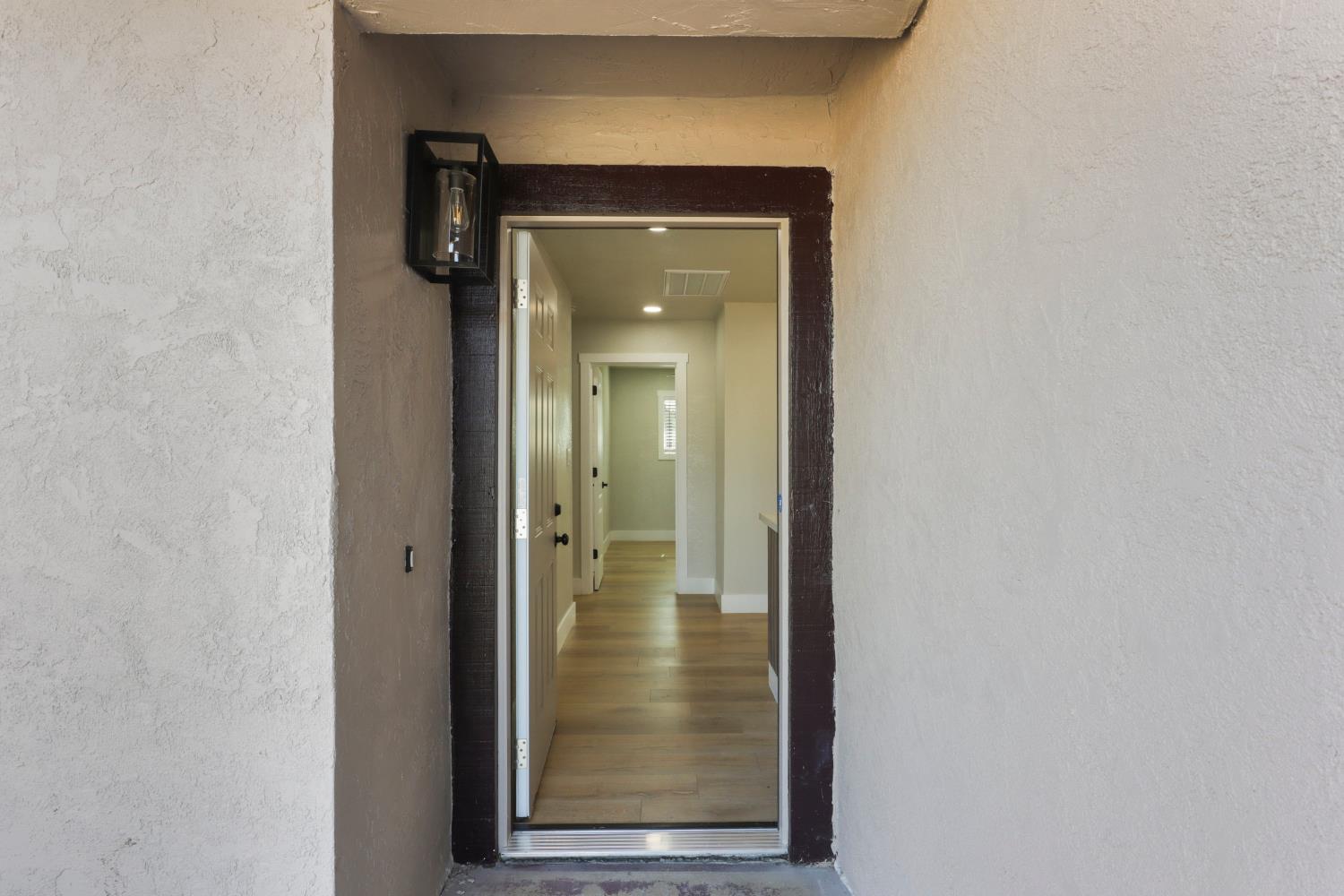 Detail Gallery Image 6 of 42 For 1752 Crestwood Cir, Stockton,  CA 95210 - 4 Beds | 2 Baths