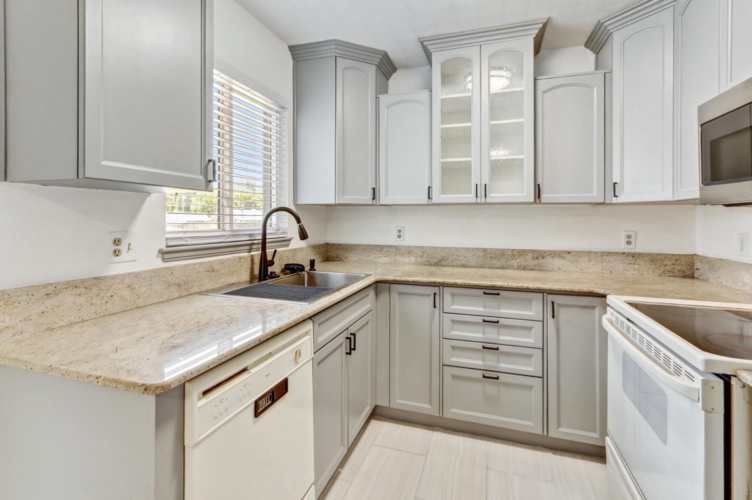 Oak Avenue, Orangevale, California image 10