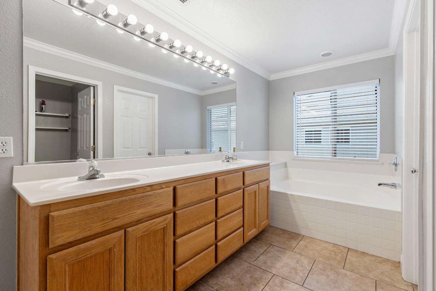 Autumn Creek Court, Tracy, California image 32