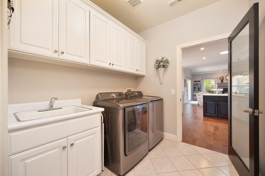 Vienna Drive, Lodi, California image 18